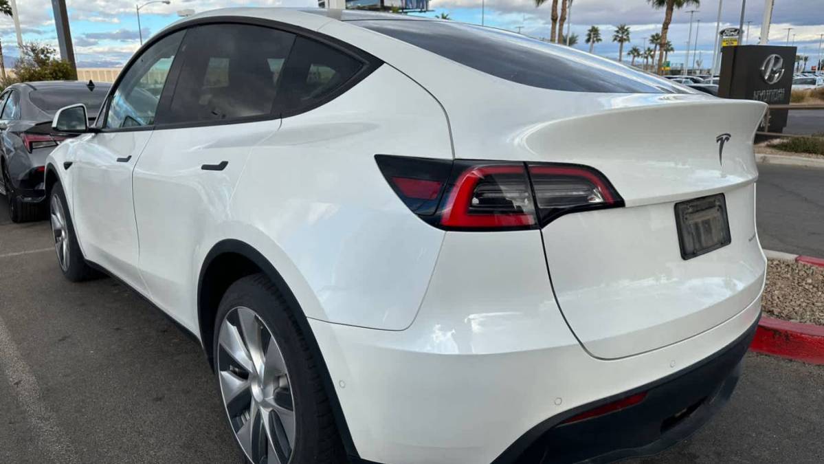 2020 Tesla Model Y 5YJYGDEE6LF052717