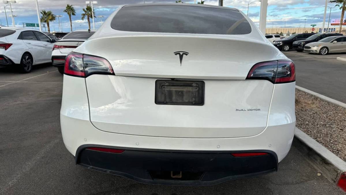 2020 Tesla Model Y 5YJYGDEE6LF052717