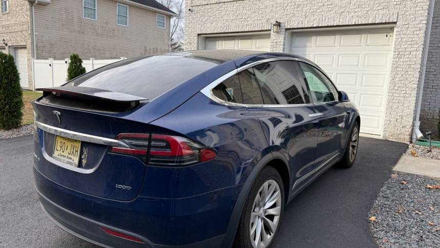 2018 Tesla Model X 5YJXCBE24JF091174