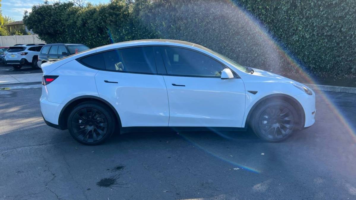 2021 Tesla Model Y 5YJYGDEE8MF174822