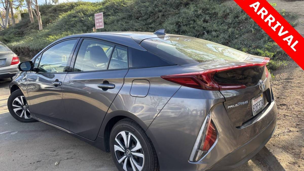 2018 Toyota Prius Prime JTDKARFP8J3077424