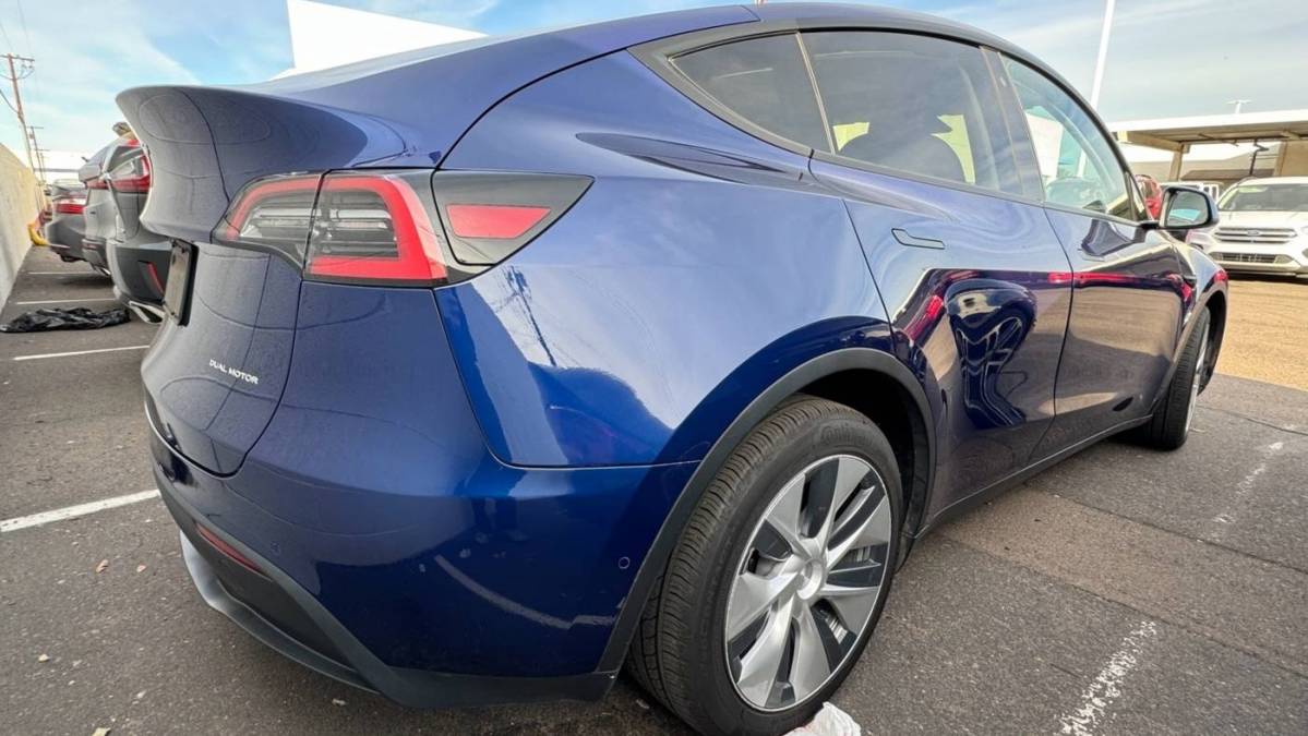 2020 Tesla Model Y 5YJYGDEE2LF055596