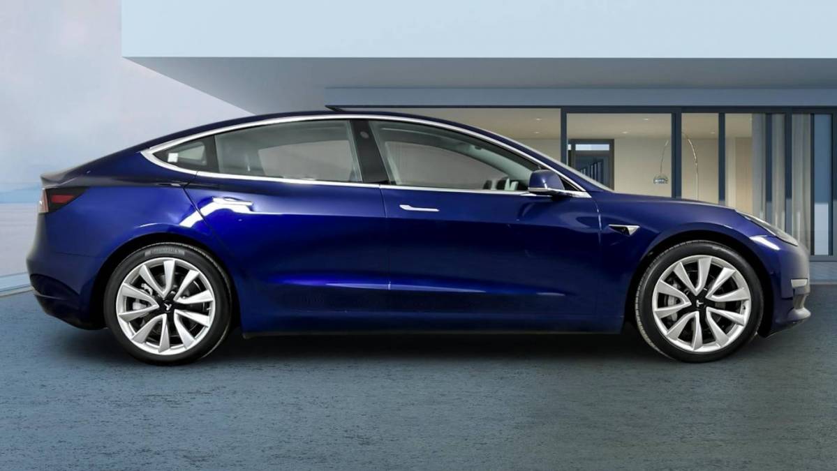 2018 Tesla Model 3 5YJ3E1EA4JF109425