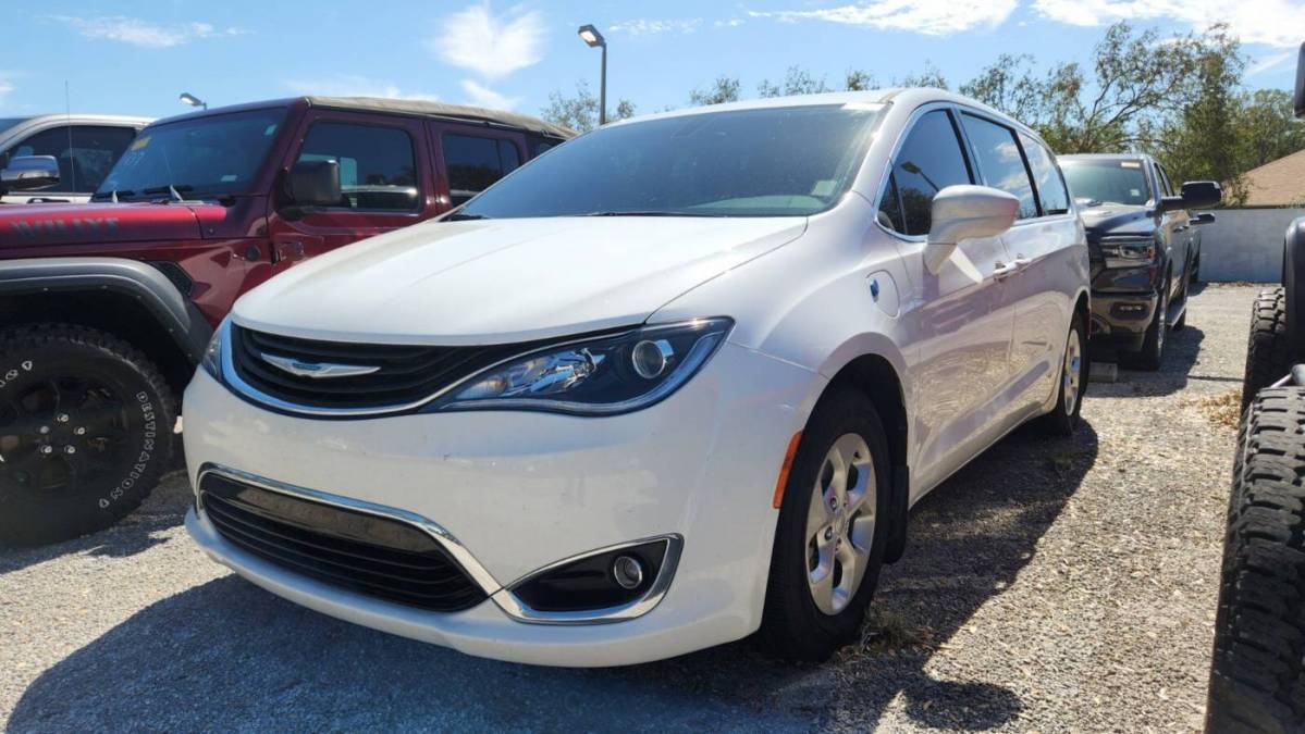 2018 Chrysler Pacifica Hybrid 2C4RC1H75JR331377