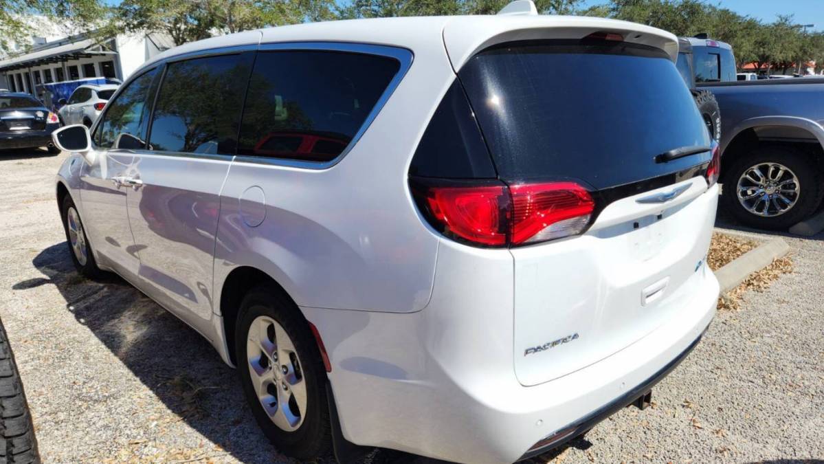 2018 Chrysler Pacifica Hybrid 2C4RC1H75JR331377