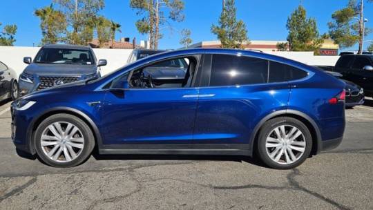 2017 Tesla Model X 5YJXCBE25HF038171