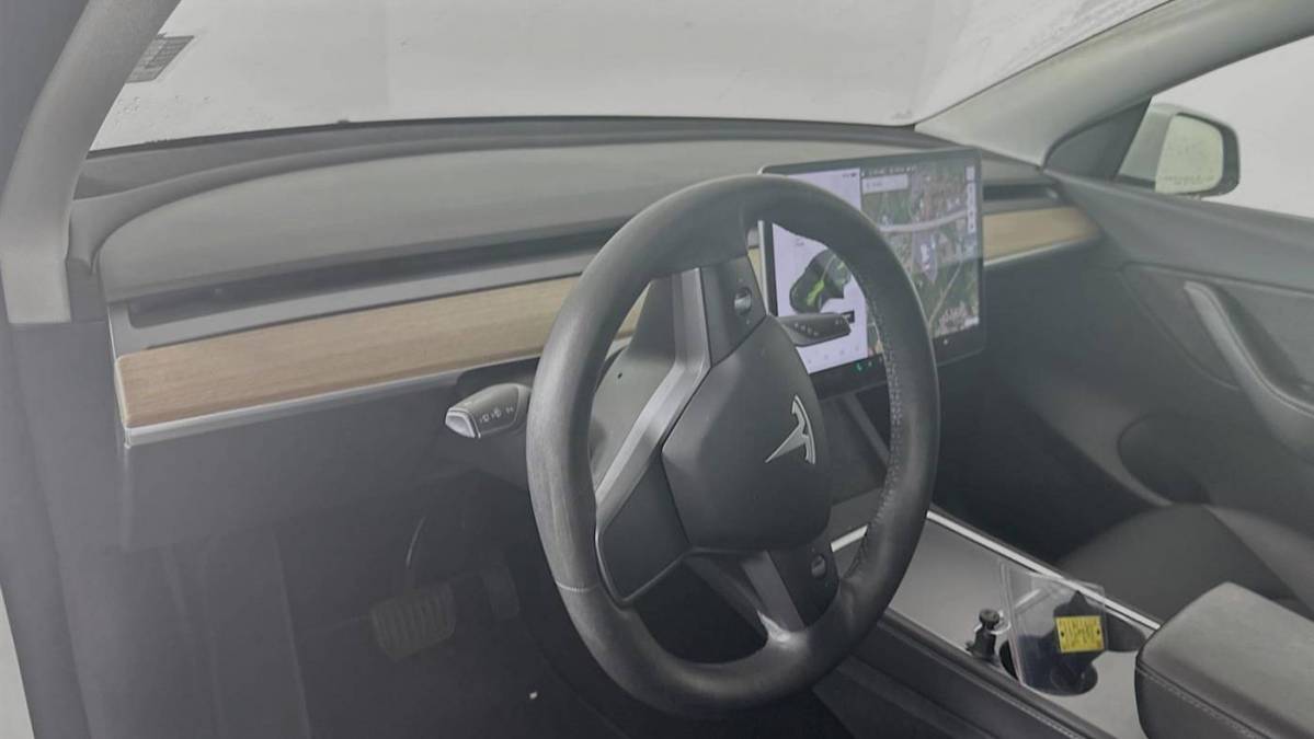 2021 Tesla Model Y 5YJYGDEE2MF299945