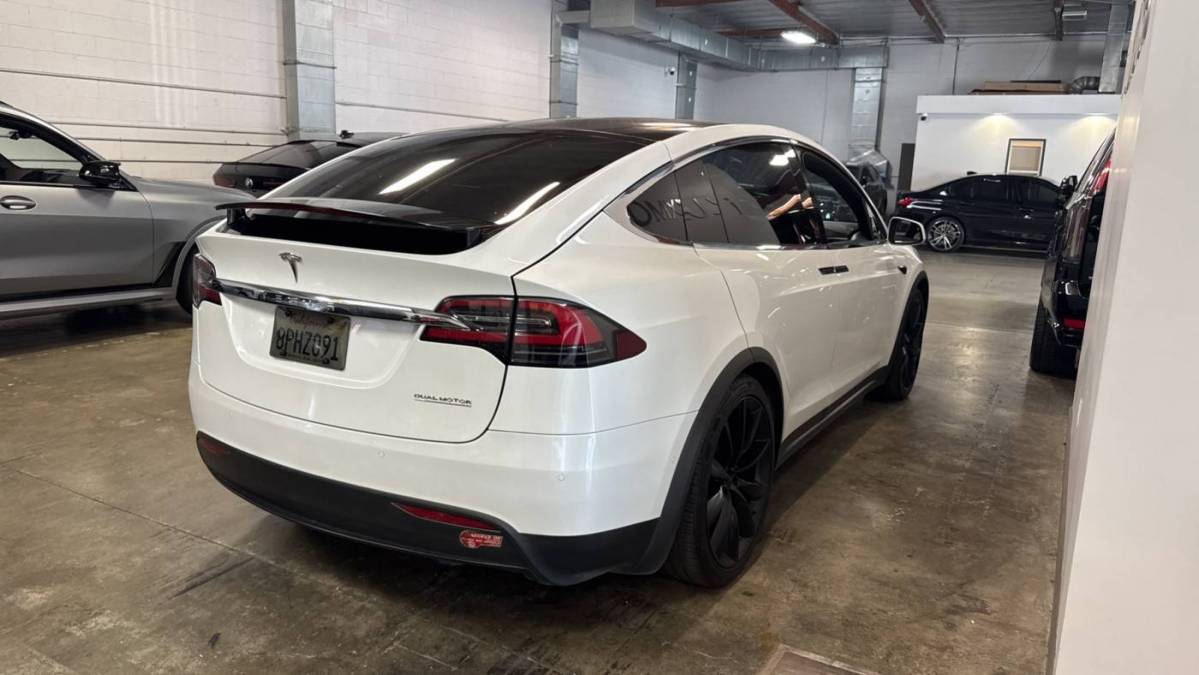 2017 Tesla Model X 5YJXCDE27HF052231