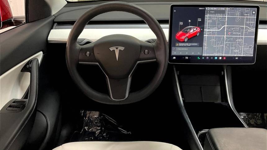 2021 Tesla Model Y 5YJYGDEE5MF104873