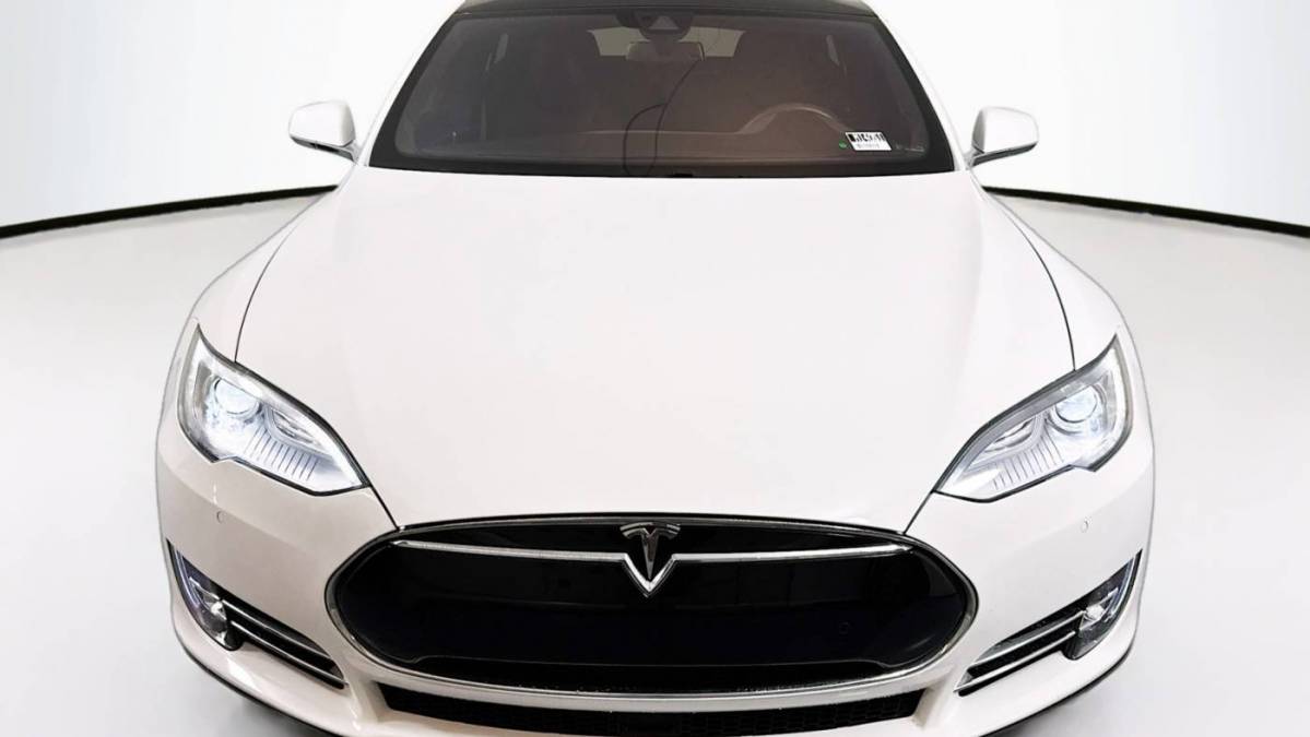 2015 Tesla Model S 5YJSA1E27FF105828