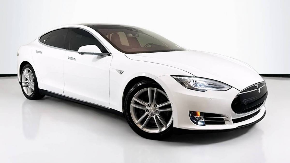 2015 Tesla Model S 5YJSA1E27FF105828