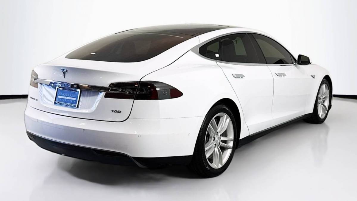 2015 Tesla Model S 5YJSA1E27FF105828