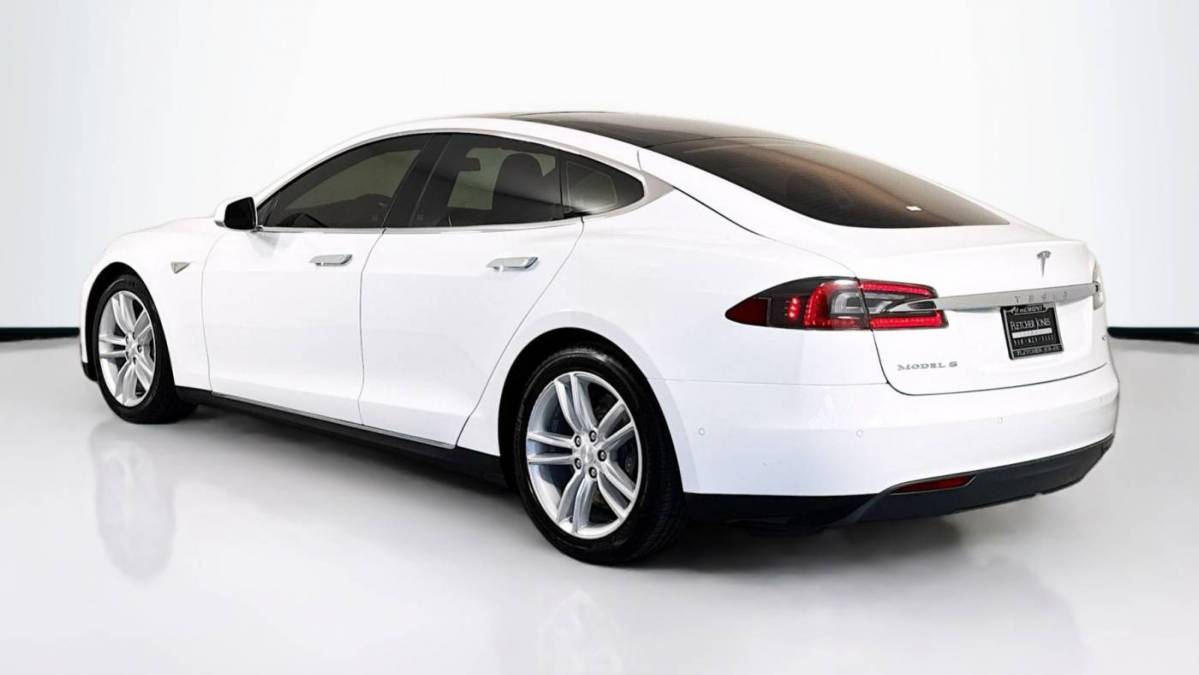 2015 Tesla Model S 5YJSA1E27FF105828