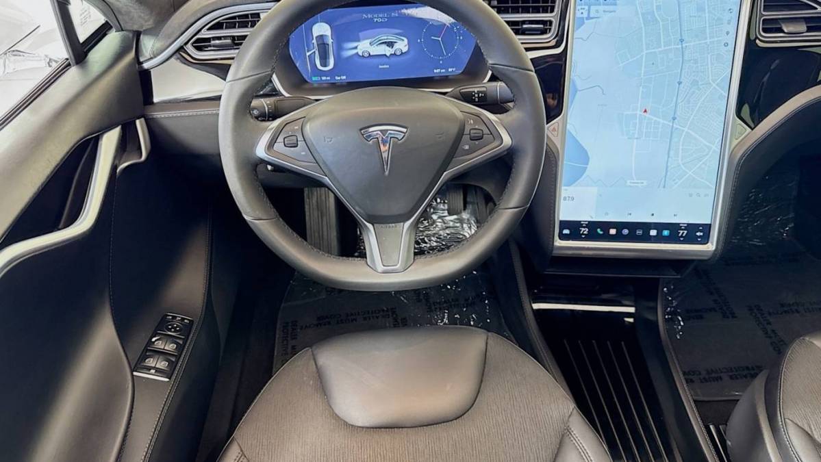 2015 Tesla Model S 5YJSA1E27FF105828