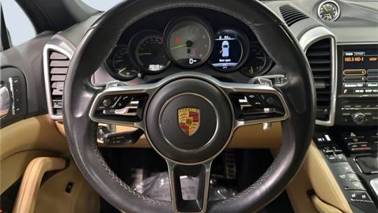 2016 Porsche Cayenne WP1AE2A2XGLA58559