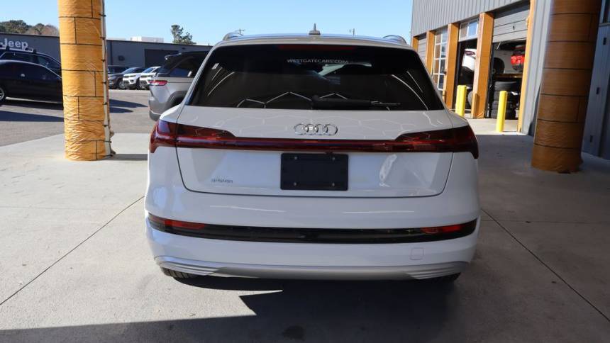 2019 Audi e-tron WA1LAAGE7KB013461