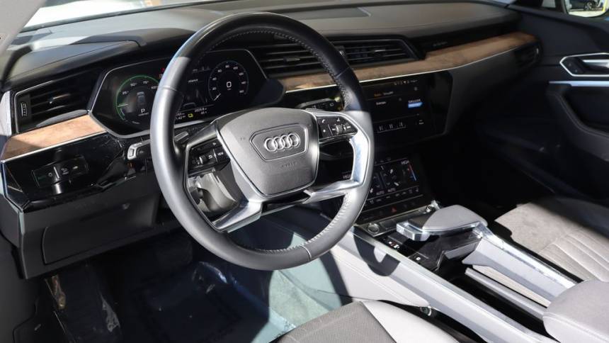 2019 Audi e-tron WA1LAAGE7KB013461