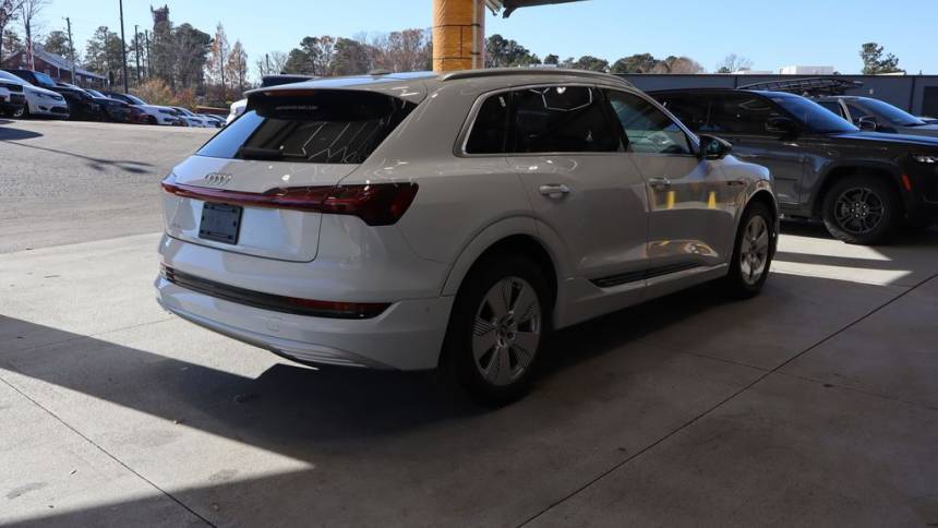 2019 Audi e-tron WA1LAAGE7KB013461