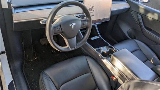 2020 Tesla Model Y 5YJYGDEE8LF006189