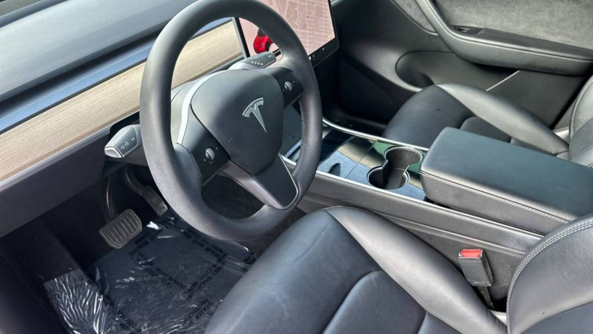 2021 Tesla Model Y 5YJYGDEE1MF093984