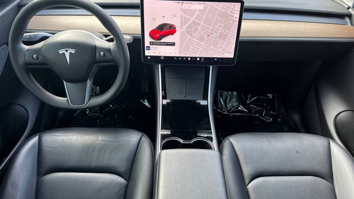 2021 Tesla Model Y 5YJYGDEE1MF093984