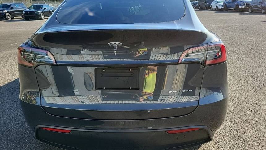 2021 Tesla Model Y 5YJYGDEE3MF198638