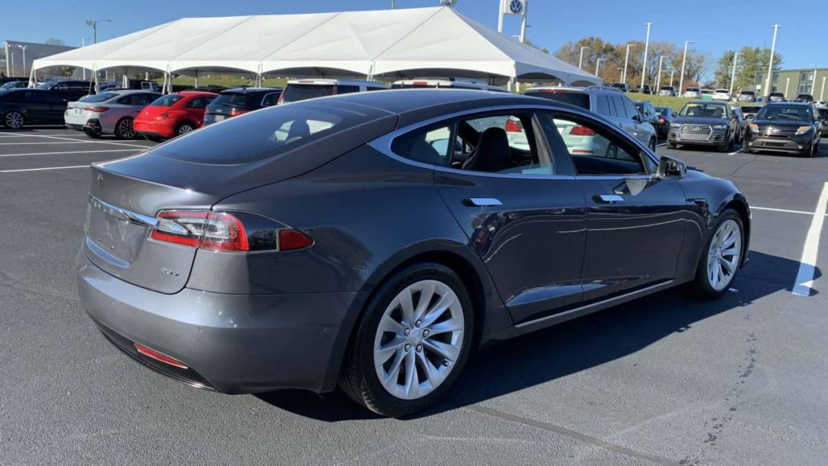 2017 Tesla Model S 5YJSA1E24HF215027