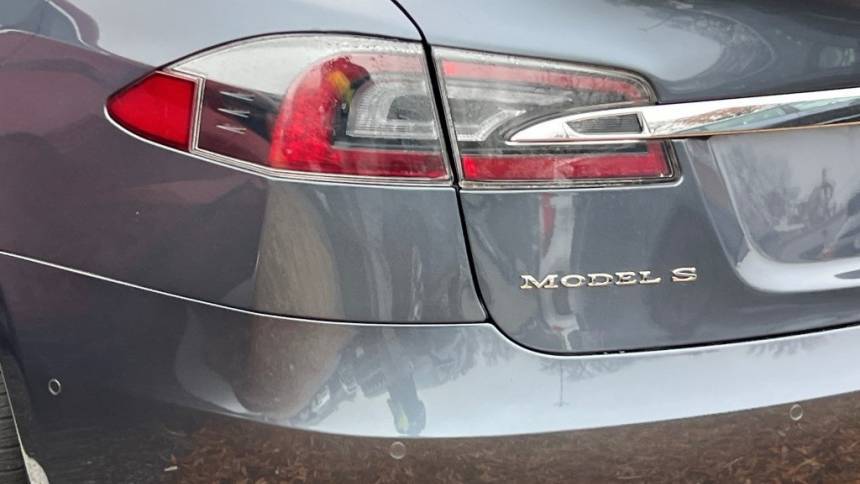 2018 Tesla Model S 5YJSA1E27JF261828