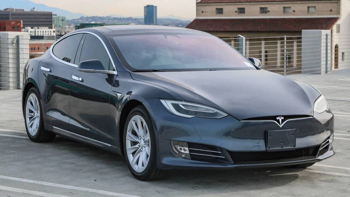 2018 Tesla Model S 5YJSA1E23JF246033