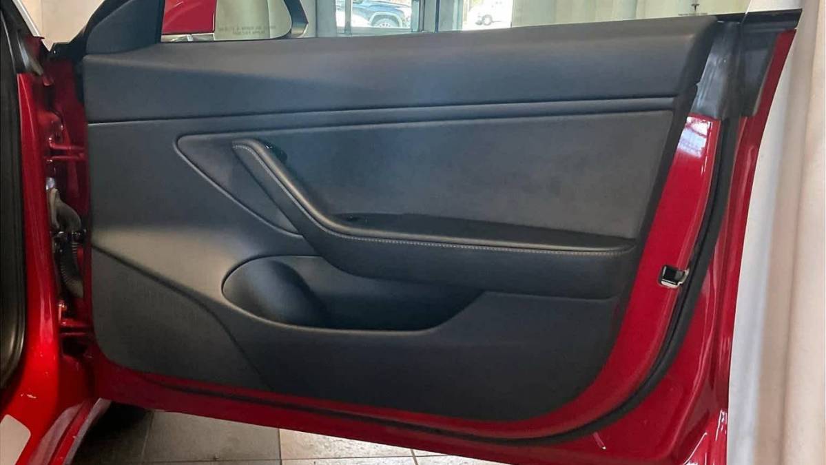 2018 Tesla Model 3 5YJ3E1EB8JF129685