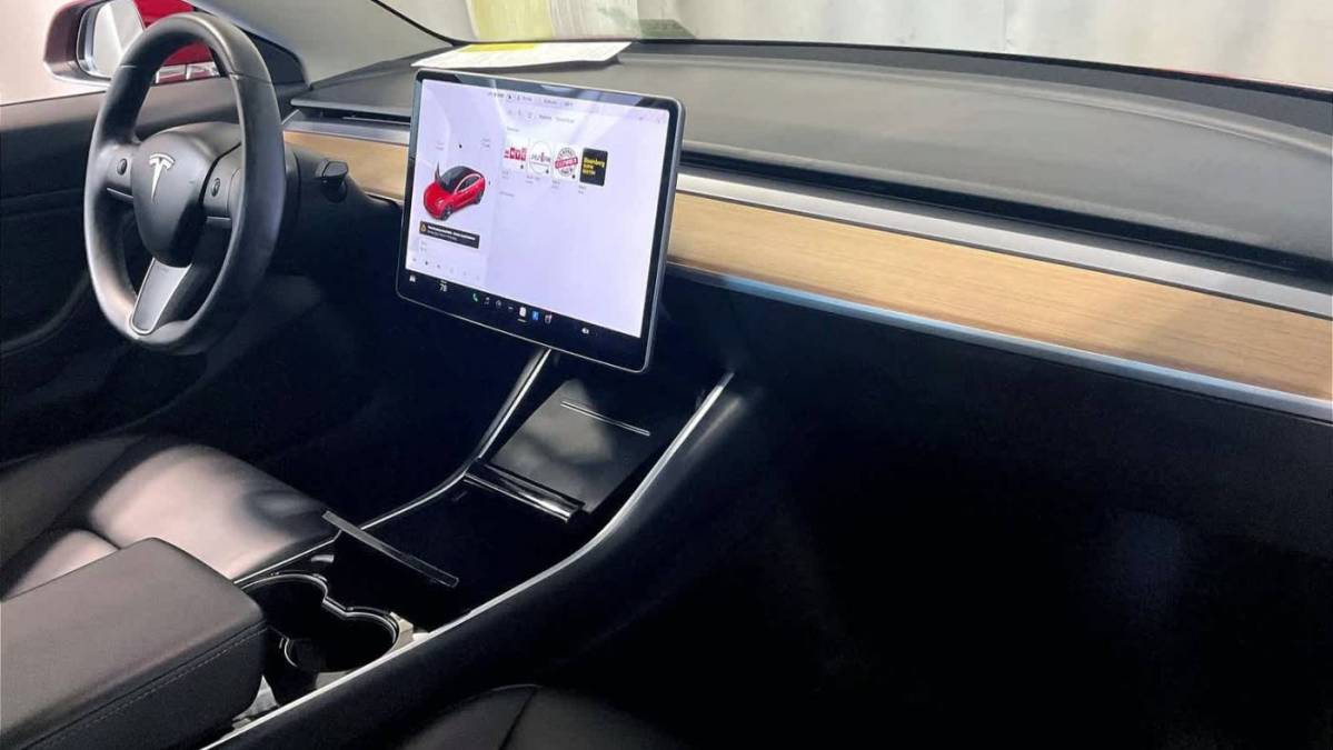 2018 Tesla Model 3 5YJ3E1EB8JF129685