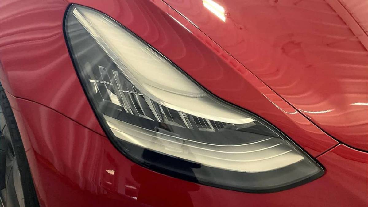 2018 Tesla Model 3 5YJ3E1EB8JF129685