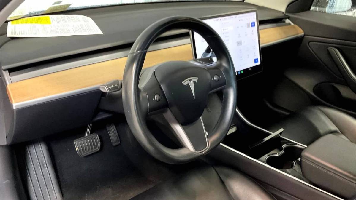 2019 Tesla Model 3 5YJ3E1EB3KF418085