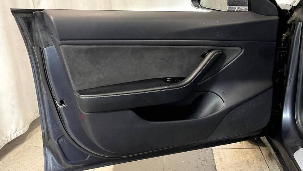 2019 Tesla Model 3 5YJ3E1EB3KF418085