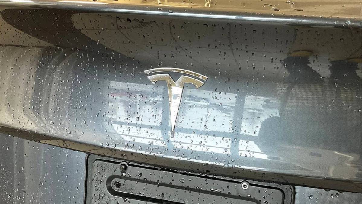 2019 Tesla Model 3 5YJ3E1EB3KF418085