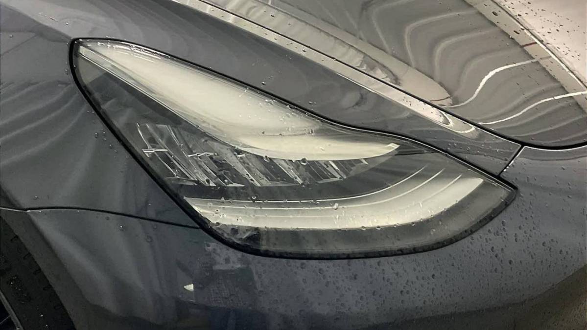 2019 Tesla Model 3 5YJ3E1EB3KF418085