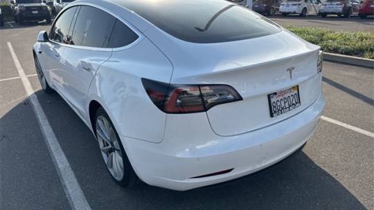 2018 Tesla Model 3 5YJ3E1EA8JF051724