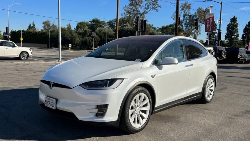 2018 Tesla Model X 5YJXCDE22JF100823