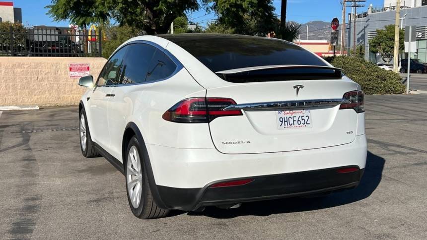 2018 Tesla Model X 5YJXCDE22JF100823