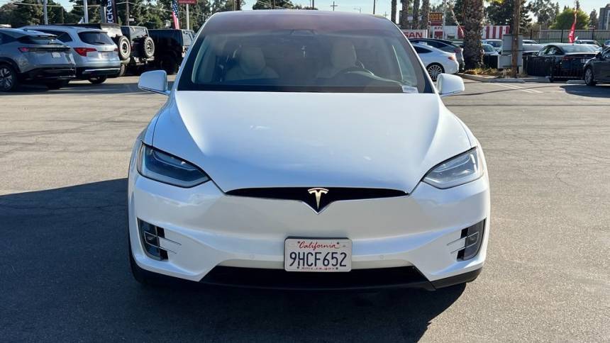 2018 Tesla Model X 5YJXCDE22JF100823