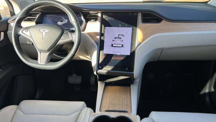 2018 Tesla Model X 5YJXCDE22JF100823