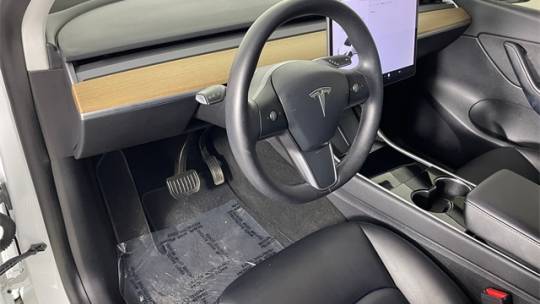 2020 Tesla Model Y 5YJYGDEE7LF054394