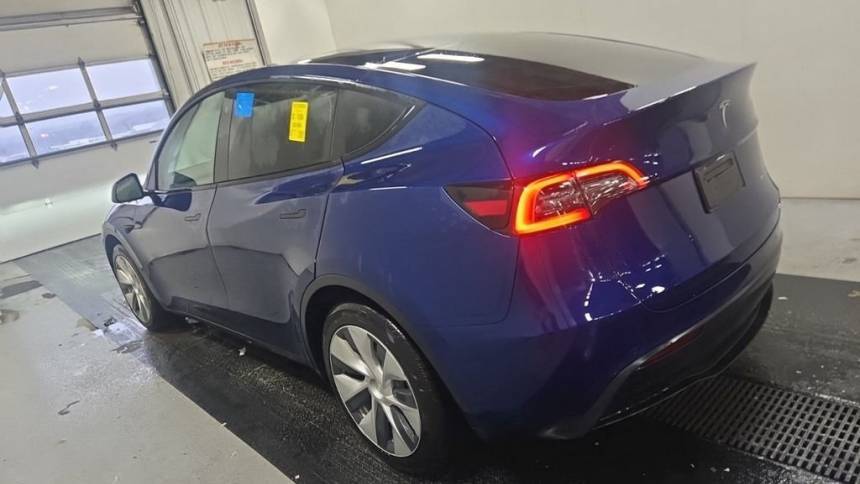 2021 Tesla Model Y 5YJYGAEE2MF245575