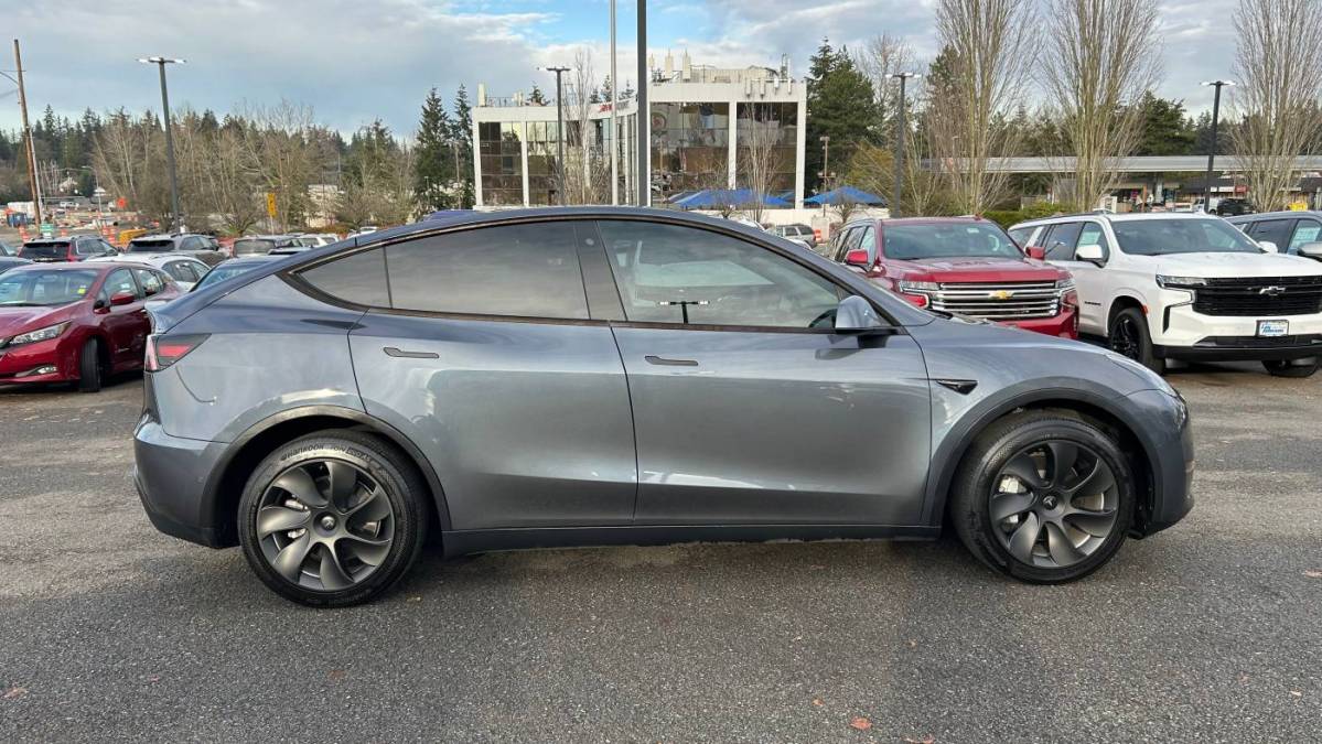 2020 Tesla Model Y 5YJYGDEE8LF031660