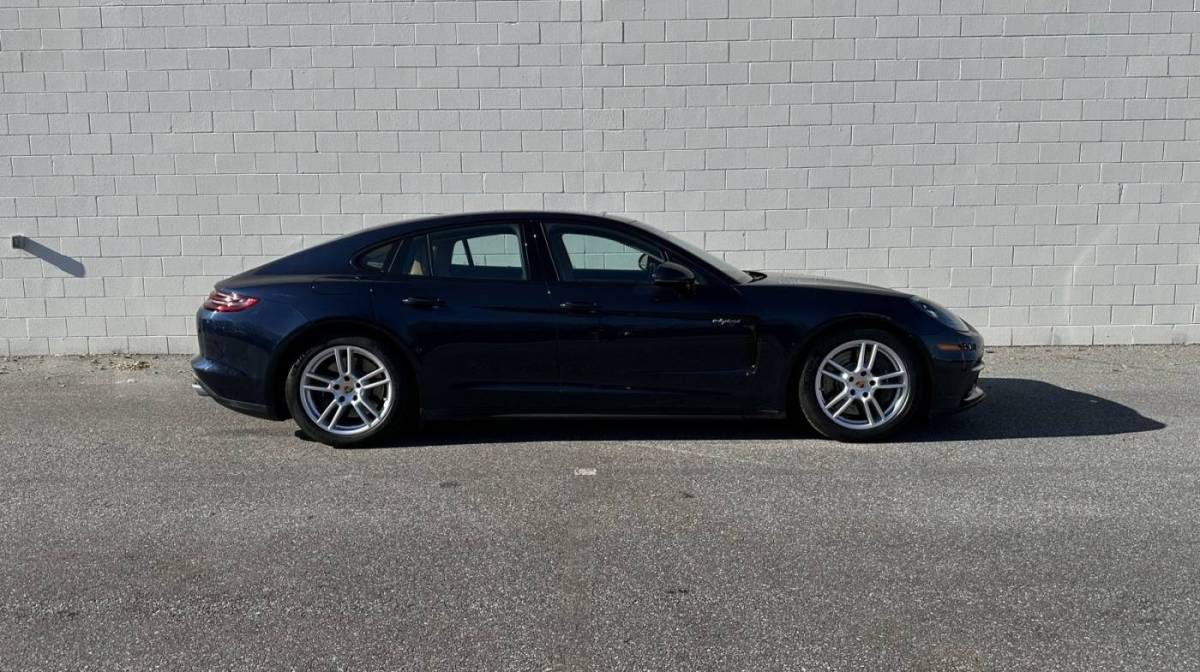 2018 Porsche Panamera WP0AE2A76JL174135