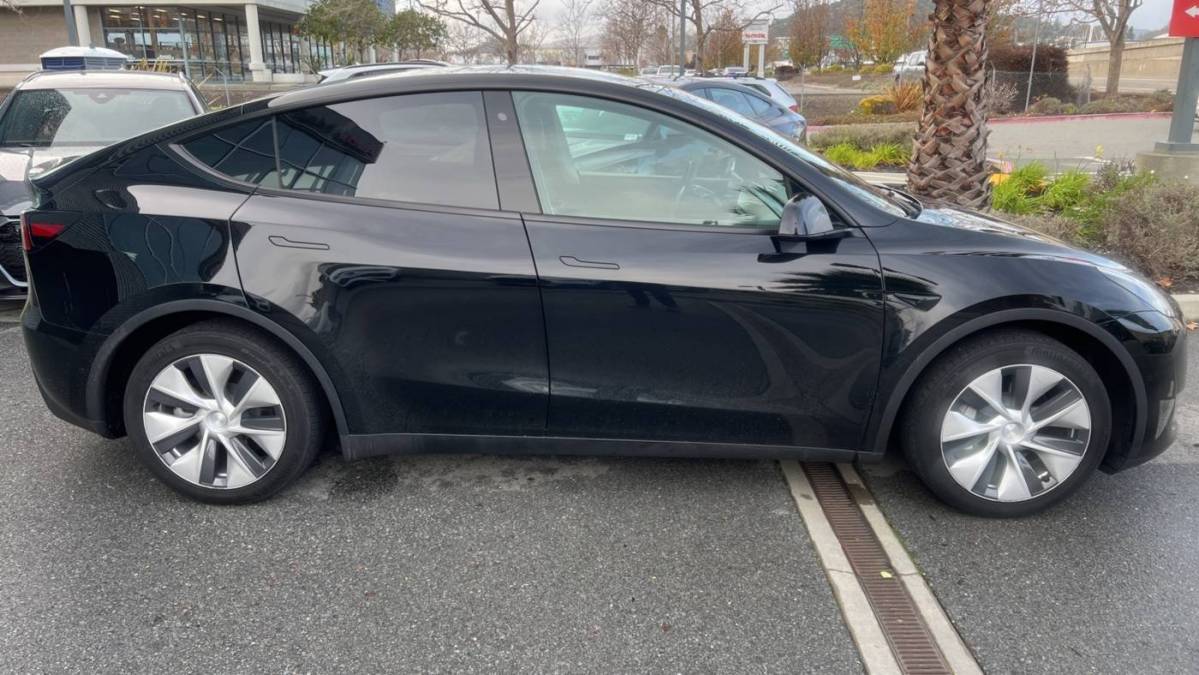 2020 Tesla Model Y 5YJYGDEE8LF029956