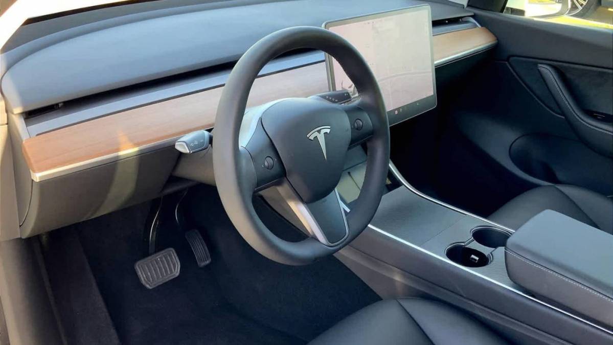 2021 Tesla Model Y 5YJYGDEE6MF069129