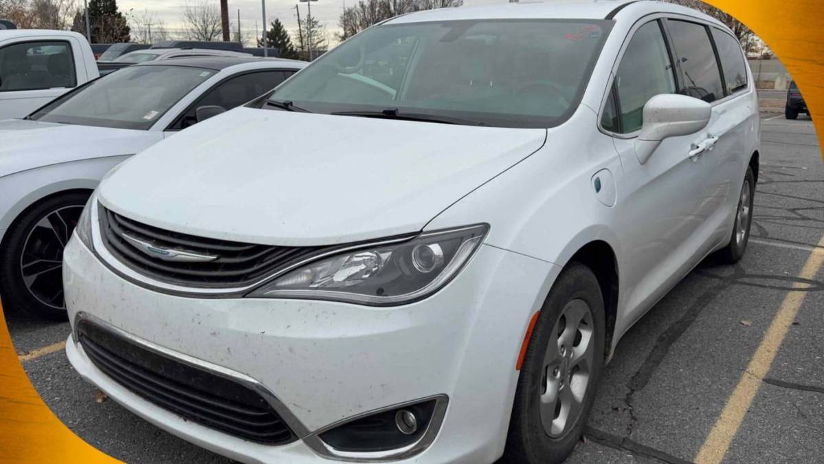 2018 Chrysler Pacifica Hybrid 2C4RC1H74JR118632