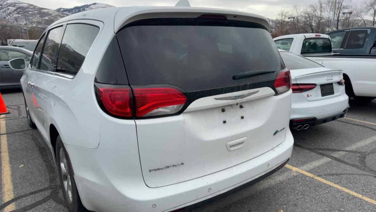 2018 Chrysler Pacifica Hybrid 2C4RC1H74JR118632