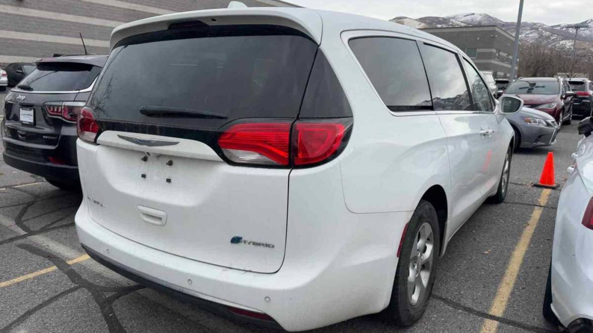 2018 Chrysler Pacifica Hybrid 2C4RC1H74JR118632